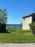 Little Bay Breeze: Charming Vacation Cottage in Petoskey