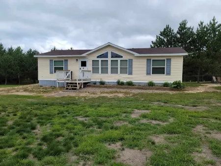 Quiet 3bed 2bath house. Large parking area. Great location. quiet neighborhood