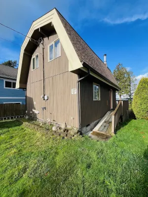 Charming, dog-friendly cabin in peaceful Birch Bay, Wa