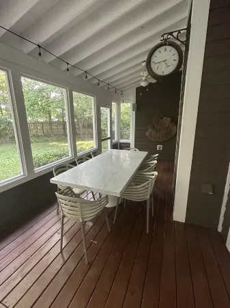 Modern Lakeshore Home! 2 minute drive to the beach! Community pool 3 houses away