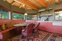 Romantic Lodge in Point Reyes-Inverness: Picturesque Retreat