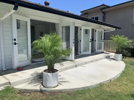 Garden, Ocean-Views, Dog Friendly, A/C.