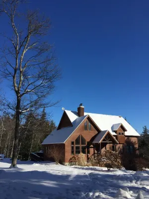 Beautiful, family-friendly home in private wilderness setting Wilmington Notch Campground 주변 호텔