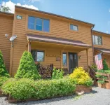 Cozy, Beautifully Furnished Condo 10  Minutes to Ski Resorts