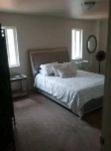 Large 7 bd 5 bath house. A few miles from wildlife safari. Gourmet kitchen