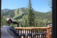 Luxury 5Br 4.5 Bath, 2 Primary Bedrooms! Across from Ski Resort. License 005650