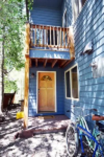 Bright w/ High Ceilings & Deck - 2 Blocks from Elk in Quiet Corner of Town w/EV!