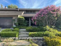 Luxury 4-bedroom house in welcoming Los Angeles with WiFi, AC and many more. Hotels near Porter Ranch Optometry