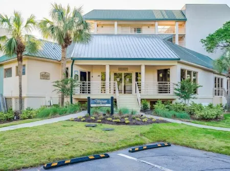 Gorgeous Direct Ocean and Pool Views! 2Br 2BA Smart TV’s Beach Chairs 4th Floor