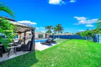 Heated Pool + Hot Tub! Close 2 Beach & Shops!