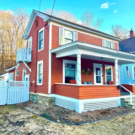 The Tangerine Terrace - Charming 4-bedroom house in Red Wing with two king beds