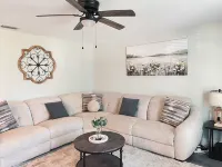 3B2BA house in Palmetto W/Pool & Movie Room