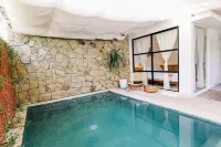 Mavi Amour Villa Hotel dekat Mekarsari Park