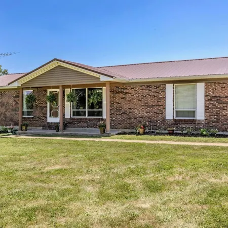 Comfy Country home. Pet friendly, 5 bedrooms, AC, WIFI, just outside Farmington