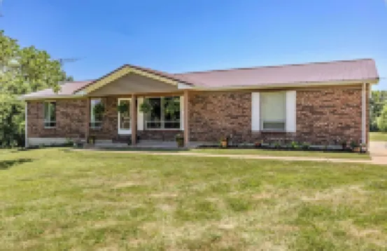 Comfy Country home. Pet friendly, 5 bedrooms, AC, WIFI, just outside Farmington