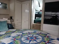 A VERY NICE 43'  YACHT WITH LONG RIVER VIEWS AND ONSITE RIVERSIDE DINING