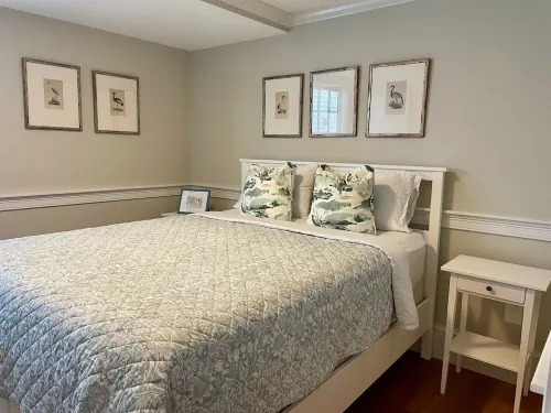 West End - Commercial Street, Charming 2-Bedroom with Beach Access - Sleeps 4! - 3-Star