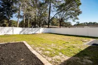 Charming 3-bedroom house in Ocean Isle. Close to beach and local attractions 샬롯트 스테이션 쇼핑센터 주변 호텔