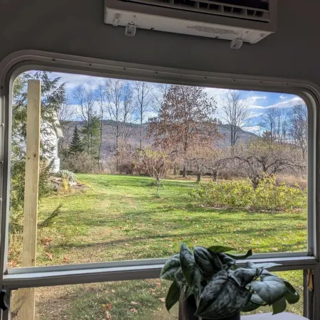 Cozy Tiny Home in Charming Bristol VT, Close to Skiing, Hiking, Swimming Holes Отели в г. Аддисон