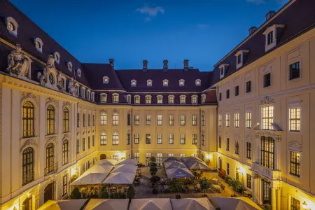 Hotel Taschenbergpalais Kempinski Dresden Отели рядом с достопримечательностью «Опера Земпера»
