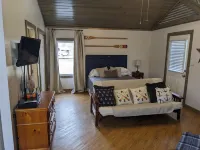 Quaint Cottage in Birdsong Creek/KY Lake/TN River. Short and Long-Term Rental