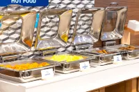 Holiday Inn Express SOUTH BURLINGTON - DOWNTOWN by IHG - breakfast
