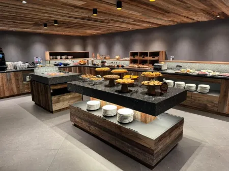 Alpotel Dolomiten Отели рядом с достопримечательностью «Lake Molveno»