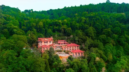 The Chumbi Mountain Retreat & Spa Отели рядом с достопримечательностью «Beyoung Ward»