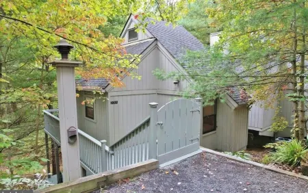 Spectacular Treehouse - Lake, Firepit + Free Wine