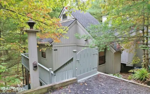 Spectacular Treehouse - Lake, Firepit + Free Wine