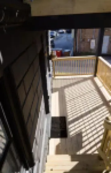 Large Renovated Delightful 2nd Floor Suite in Forest Park