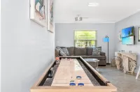 Steps to Beach, Heated Salt Pool, Hot Tub, Family Friendly