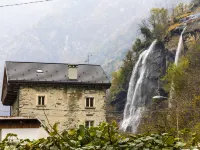 Borgonuovo Waterfall's House Hotels in Piuro