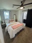 Charming 3-bedroom house with AC and WiFi in delightful Phoenix Отели рядом с достопримечательностью «Шоппинг-центр Футхилл»