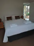Enjoy the serenity! Entire villa within walking distance of Middleton Beach. Hotels in 