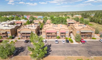 Cozy 2-bedroom Condo in serene Overgaard