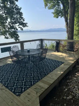Charming 3-bedroom house on Douglas Lake close to Dandridge & Pigeon Forge! Отели рядом с достопримечательностью «MRT»