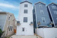 Unlimited Ocean Views 5 BR 5 Bath  Beach Block Hotel in zona Coin Castle