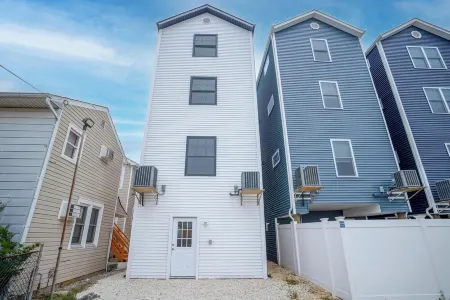 Unlimited Ocean Views 5 BR 5 Bath Beach Block