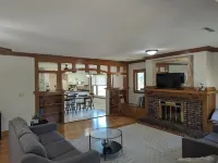 Beautiful & Spacious 2nd Floor Apartment