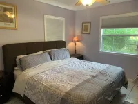 Cozy 2 Bed, 1 Bath cottage close to Downtown Sarasota and the Beaches