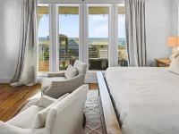 Summer Wind 7 Bedroom Home by RedAwning - Parking