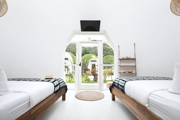 Igloo Beach Lodge