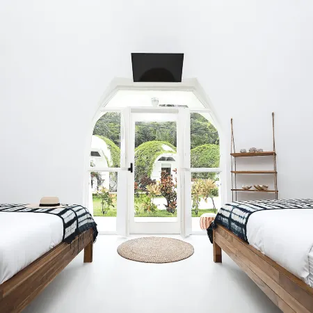 Igloo Beach Lodge