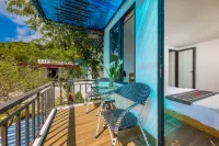 Green Homestay - Pools
