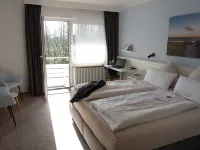 Hotel Zum Rosenteich Hotels in Ammerland