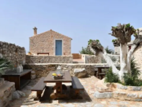 Lithos Stone Suites Hotels in Itilo