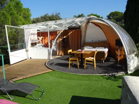 Les Chambres d'Hotes au Bois Fleuri Отели в г. Рокбрюн-Сюр-Аржан