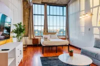 Sosuite at Independence Lofts - Callowhill - balcony