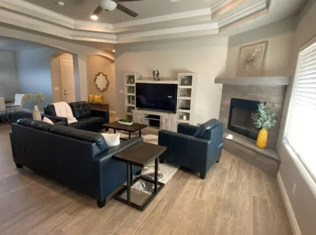 Great for traveling for work or a vacation. Spacious 4-bedroom house in Kingman